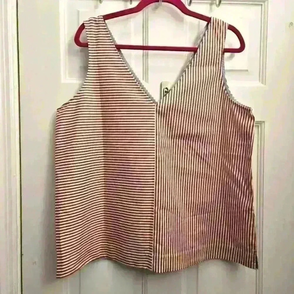 Vineyard Vines Tops - Vineyard Vines Sleeveless top,Size L